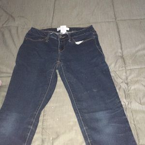 medium washed no boundaries skinny jeans